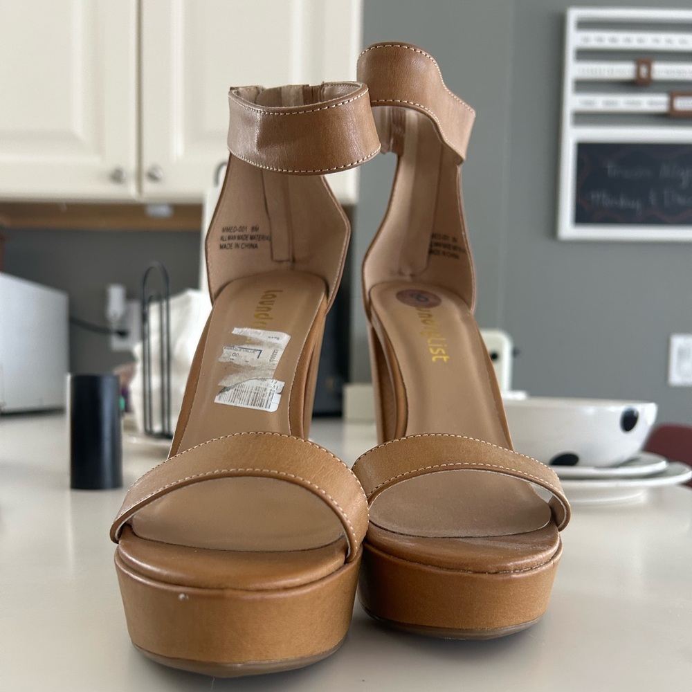 Carmel Brown Platform Heels - Picture 4 of 6